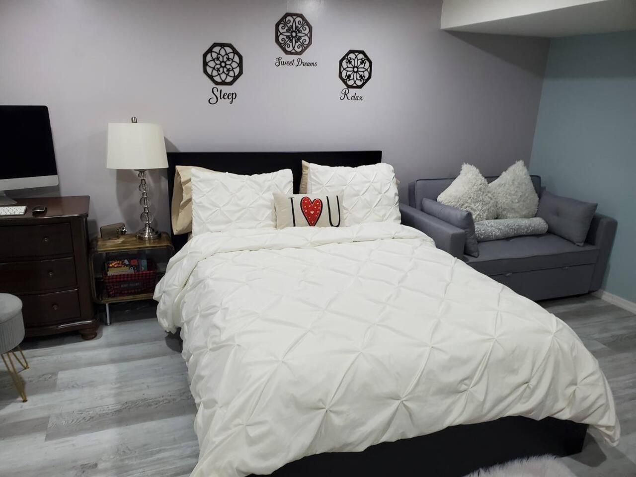 Lovely 2 Bedroom Apartment With 2 Entrance And Parking New York Exterior photo